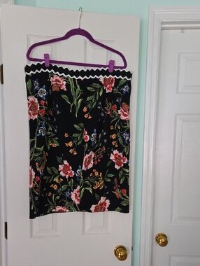 RACHEL Rachel Roy Black Floral Mini Skirt with Scalloped Waist